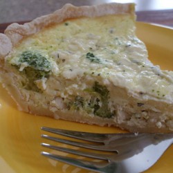 Herbed Chicken & Broccoli Quiche