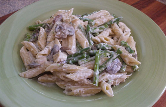 Creamy Asparagus-Chicken Bow-Ties