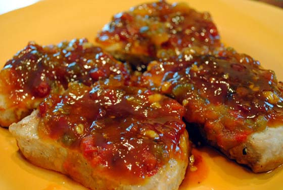 pork chops with pepper & apple relish