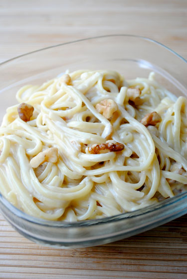 Gorgonzola Linguine with Walnuts