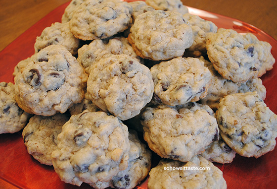 Dark Chocolate Walnut Oatmeal Cookies | So, How's It Taste?